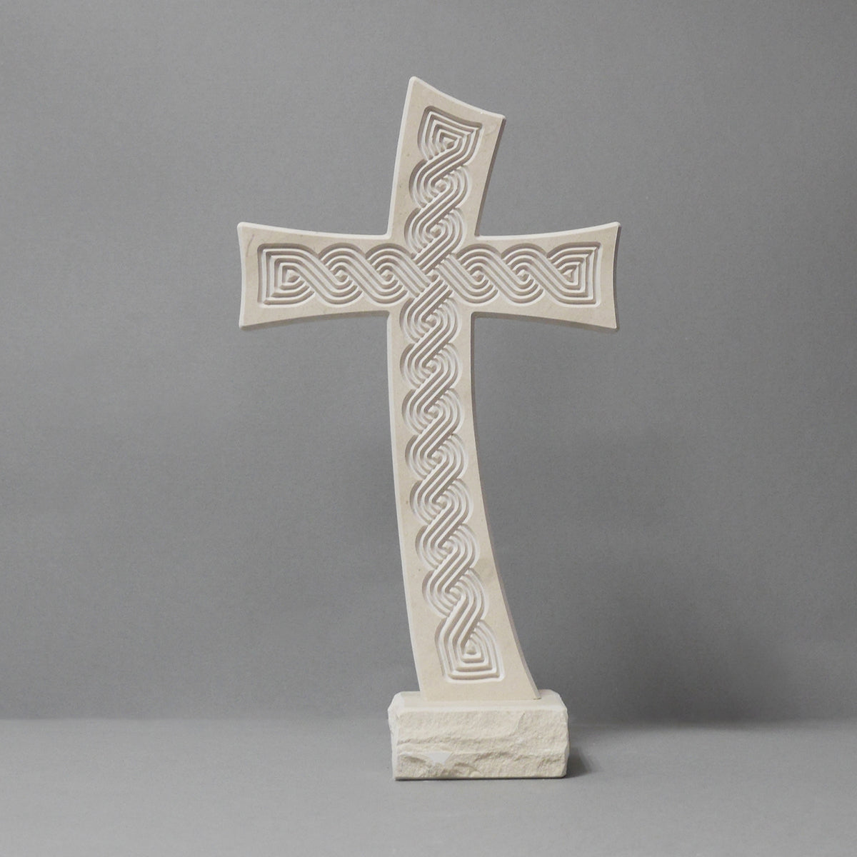 Standing curved cross – wattle